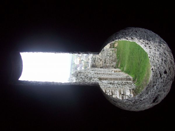 Zamek Ogrodzieniec – ruiny średniowiecznego zamku leżącego w Jurze Krakowsko-Częstochowskiej wzniesionego w XIV-XV wieku przez ród Włodków Sulimczyków, później