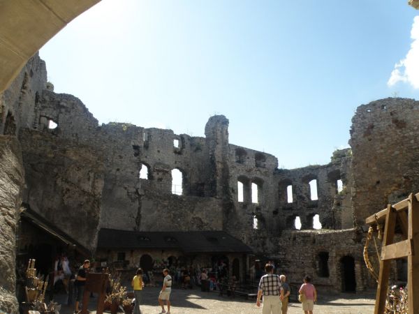 Zamek OGRODZIENIEC **** http://www.zamek-ogrodzieniec.pl/ **** http://zamki.net.pl/zamki/podzamcze/podzamcze.php  **** Zamek Ogrodzieniec znajduje się w Podzamc