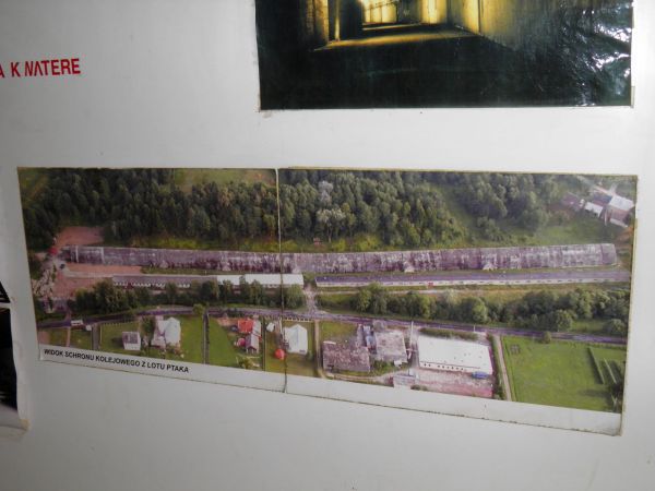 W roku 1940 na Podkarpaciu rozpoczęto budowę kwatery sztabowej dla Hitlera pod nazwą " Anlage Sud " . Drugą " Anlage Mittel " budowano w rejonie Tomaszowa Mazow