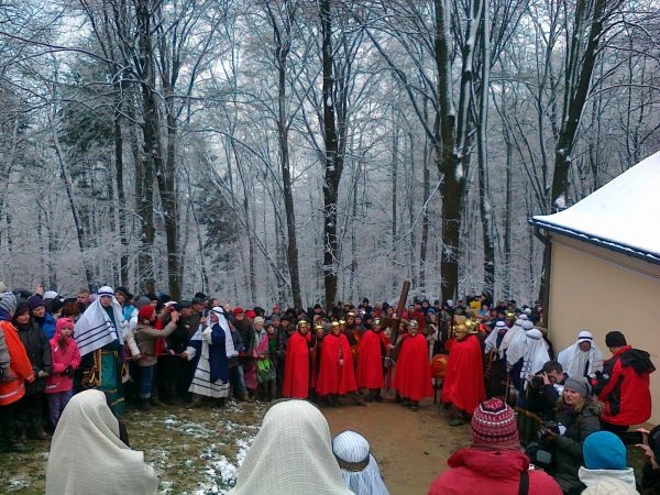 Droga Krzyżowa z Kalwarii Zebrzydowskiej z ostatnich godzin. Wesołego Alleluja Wszystkim Sympatykom Brzostkowa ! Orędzie Paschalne; "Exsultet iam angelica turba