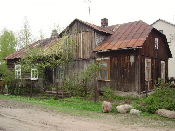 Dom we wsi (bardzo dawna siedziba gminy)