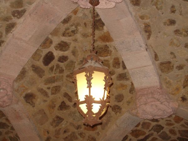 Zamek Książ - wybudowany w latach 1288-1292 przez księcia świdnicko-jaworskiego Bolka I Surowego . Od 1509 r. jako zastaw, a od 1605 r. wykupiony i wlasnosc dzi