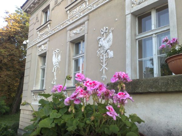 Pałac Lipskich w Lewkowie – pałac położony w zespole pałacowo-parkowym w Lewkowie, wzniesiony w latach 1786–1791