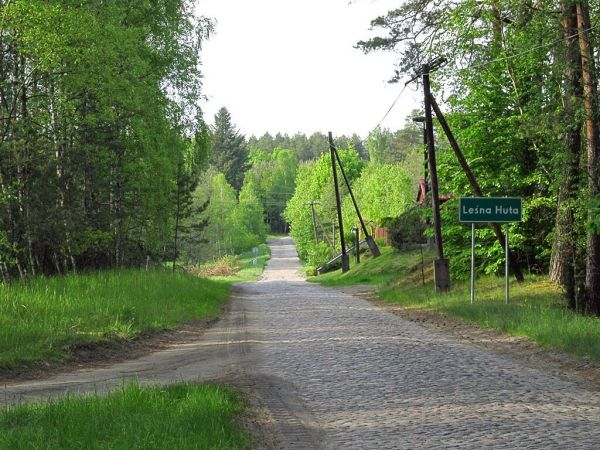Dojazd z Czarnej Wody brukiem do Leśnej Huty