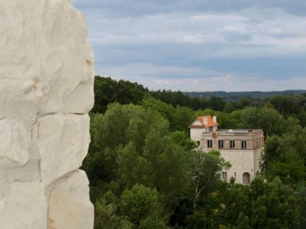 Widok z baszty na dom Tadeusza Pruszkowskiego.