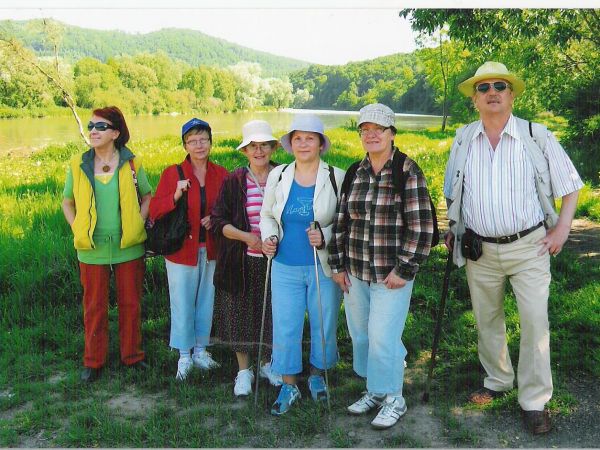 Na końcu wsi - od strony Sanu, do II w.św. wody Sanu i jego dopływów były siłą napędową dla licznych zlokalizowanym tam młynów, foluszy i tartaków, ziemia sanoc