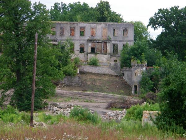 moi zdaniem amatora to co widziałem po wsiach jedna z ciekawszych ruin