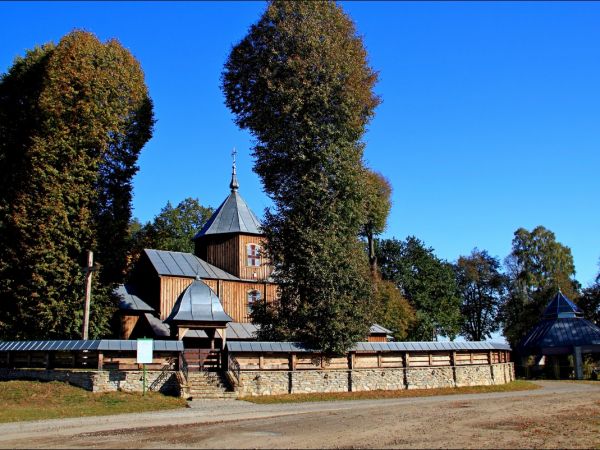 Cerkiew Opieki Matki Bożej w Młynach. Wybudowana pod koniec XVII wieku.  Obecnie Kościół filialny rzymskokatolickiej parafii w Korczowej. W latach 1852-70  prob