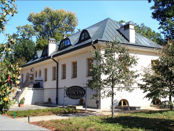 Zespół pałacowo - parkowy Czartoryskich .