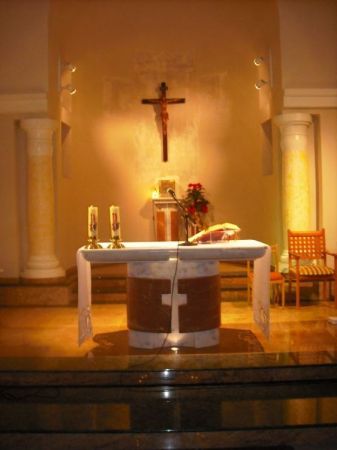 Ołtarz w kaplicy Miłosierdzia Bożego w Wieńcu Zdr.