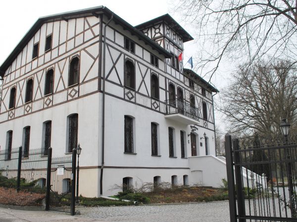 Pensjonat Park- dawna siedziba bractwa strzeleckiego,Park miejski im. Stanisława Staszica