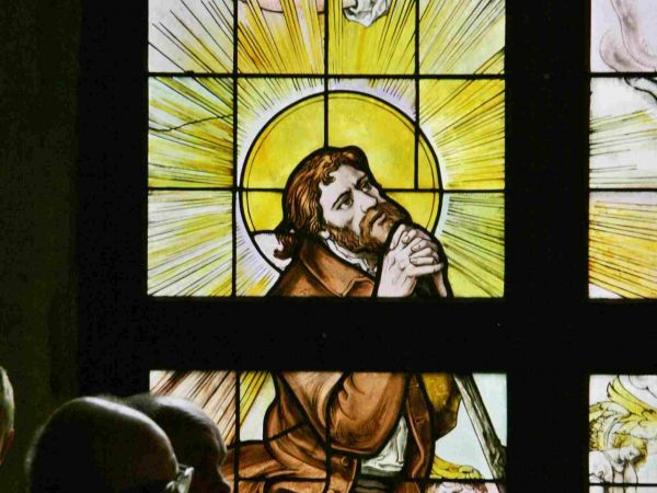 WITRAŻ. PIĘCIOPRZĘSŁOWE SKLEPIENIE, WSPARTE NA PRZYŚCIENNYCH FILARACH