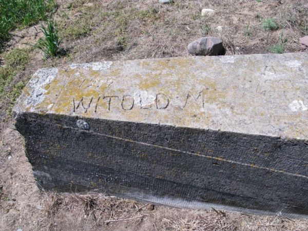 Ucho osłaniające zachodnią strzelnicę Schronu nr 4. Armii "Poznań". Widoczne zachowane napisy budowniczych obiektu: WITOLD M. 1939