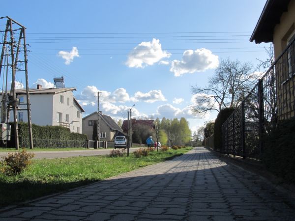 Ulica Słoneczna w pełnym słońcu