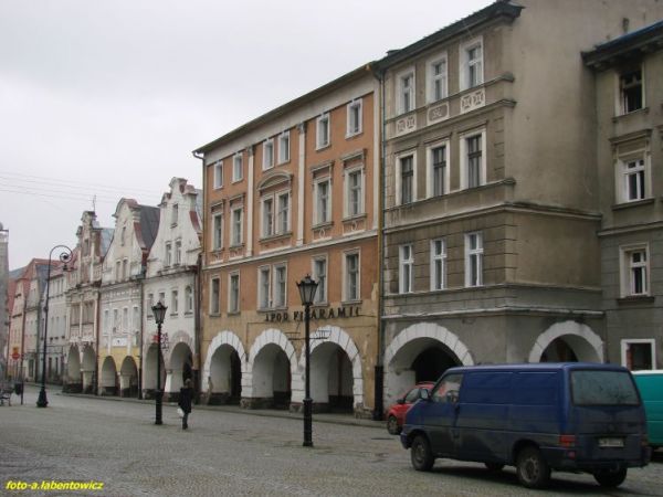 KAMIENICZKI  W  RYNKU