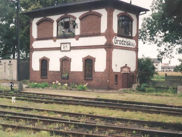Grodzisk Wielkopolski-ul. Kolejowa, nastawnia od strony wjazdów z Opalenicy i Poznania.