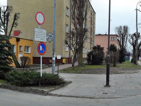 Skrzyżowanie Aleji Wojska Polskiego z ulicą Grunwaldzką od strony ulicy Skarszewskiej