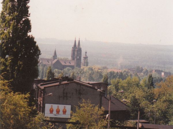Widok z osiedla KWK Nowy Wirek na Kościół w Kochłowicach