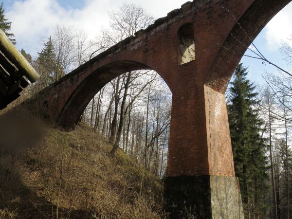 Wiadukt /wys 30m/ pamiątka po kolei zębatej