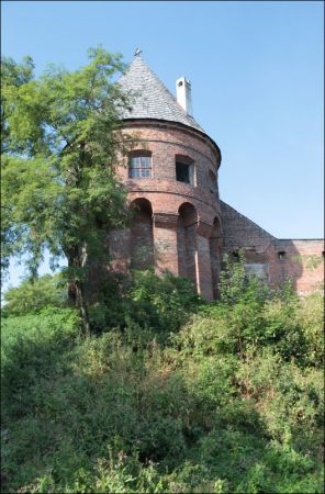 Kościół pw. św. Mikołaja i Stanisława biskupa w Jarosławiu przy ulicy Benedyktyńskiej. Przez starszych mieszkańców zwany Anna Kasarnia, został zbudowany w latac