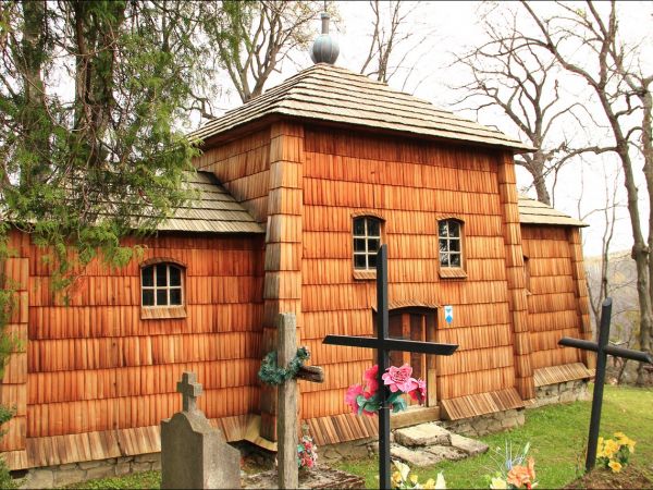 Cerkiew Wniebowstąpienia Pańskiego w Kruhelu Wielkim . Jest jedną z najstarszych cerkwi w Polsce. Wybudowana na pewno przed 1630 rokiem.