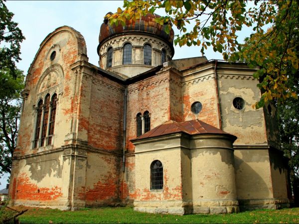 Zrujnowana , murowana cerkiew greckokatolicka , wybudowana w 1904 r. w stylu nowobizantyjskim w Starym Dzikowie. W 2007 r. w jej plenerach kręcono film A. Wajdy