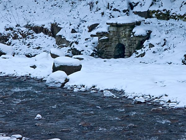 Rytro ; źródło wody mineralnej "Katarzyna"