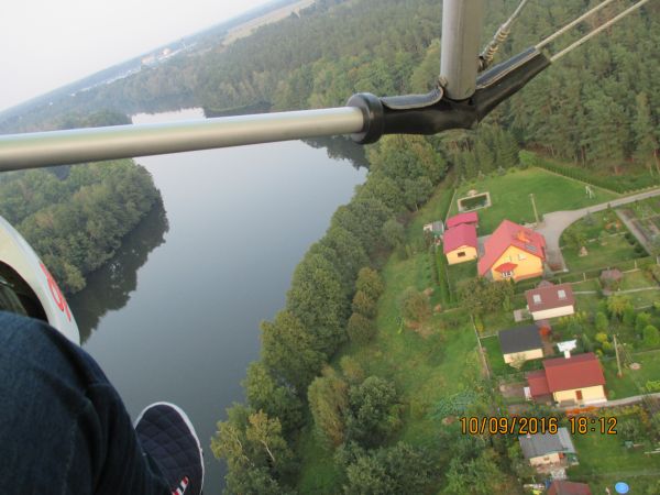 i zostawiamy  osiedle (pod nami Wda)