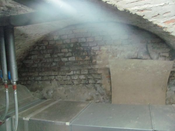 Kościół pobernardyński pw. Najświętszego Imienia Jezus i Niepokalanego Poczęcia N.M.P. - podziemia części klasztornej.