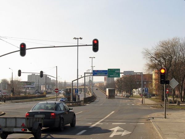 Na ulicy Elbląskiej w stronę centrum miasta