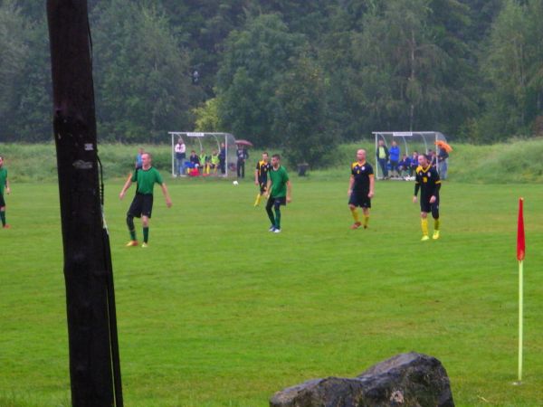 chłodno nie zimno solidnie mokro mecz w Rębiszowie wygrany