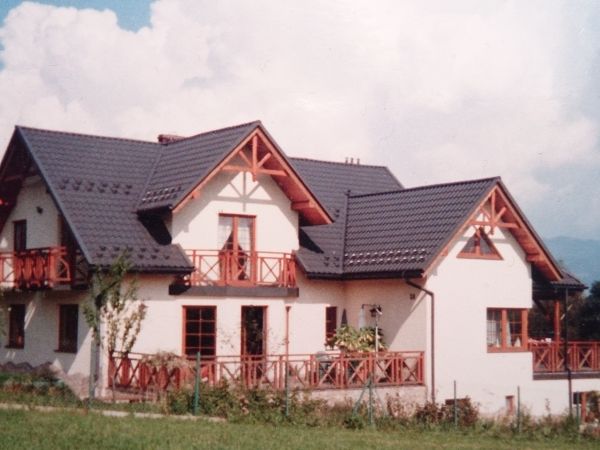 Mamy zaszczyt zaprosić Państwa do Domu Wypoczynkowego „Pod Białą Skałą” położonego w pobliżu Jeziora Czorsztyńskiego oraz zamku niedzickiego. Chcemy zaprosić ws