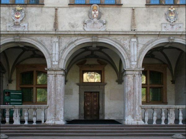 Pałac biskupów krakowskich (2).