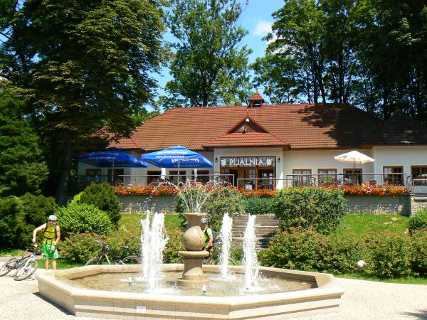 Fontanna w parku zdrojowym.