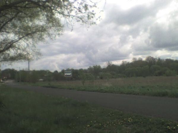 W oddali widac tablicę z napisem  ,,Święciechów,, ... trochę niewyraźna,ale zawsze jakaś... (p.p)