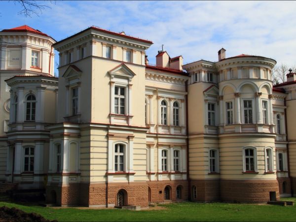 Pałac Lubomirskich w Przemyślu - Bakończycach .  Wybudowany w latach 1885–1887 przez księcia Hieronima Adama Lubomirskiego, według projektu Maksymiliana Nitscha