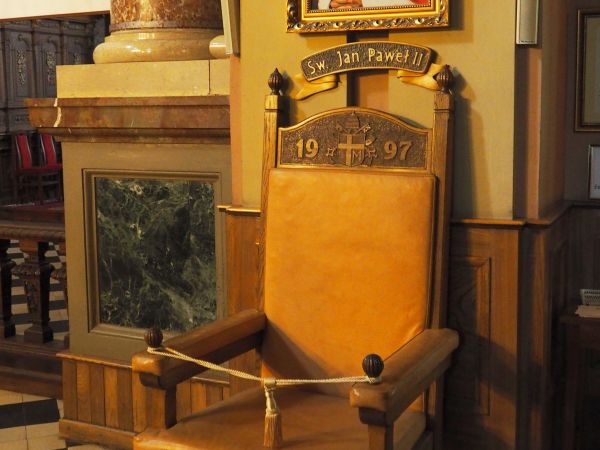 nasz polski papież bywał w pustelni "Na puszczy" św. Jana z Dukli w miejscu zwanym Zaśpit a w kościele oo. Bernardynów był w 1997r. i modlił się w kaplicy a świ