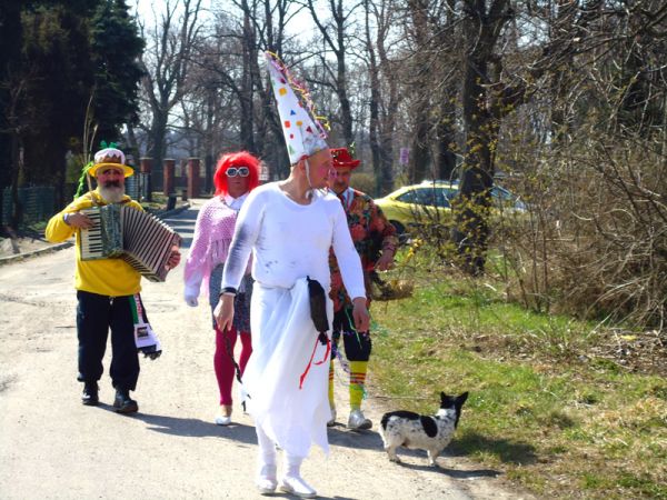 Tradycje wielkanocne w Bytyniu - lany poniedziałek.