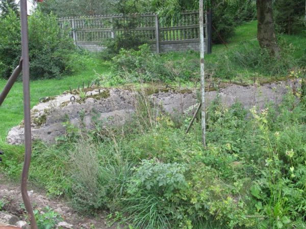 Schron nr 5 Armii "Poznań" z 1939r. Wylany niedokończony. Widok od strony zachodniej.