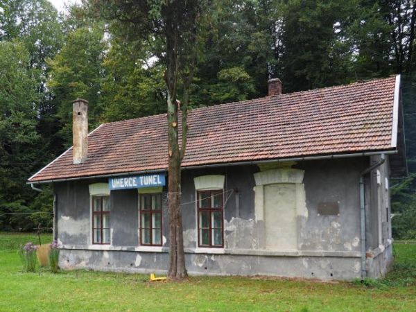 pokolenia - setki pasażerów - uczniów, studentów i pracujących - stąd ruszali w podróż do szkół, uczelni, zakładów pracy, z Soliny, Leska i Myczkowiec pasażerów