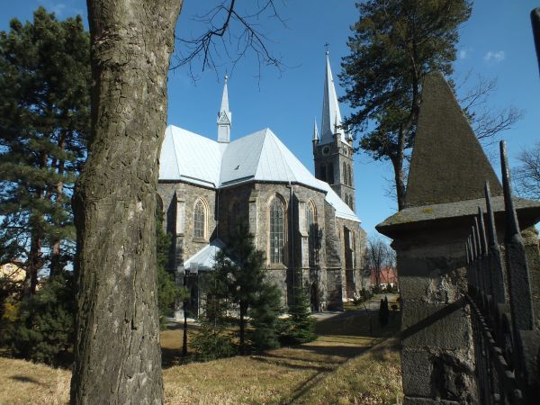 Neogotycki kościół z XIX w p.w Niepokalanego Poczęcia NMP