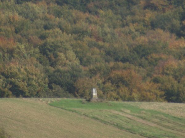 kaplica grobowa Grotowskiego - on był Panem na "Chmurówkach" a życzeniem jego było, by z miejsca pochówku "miał baczenie" na dworskie włości - za zaborów to był