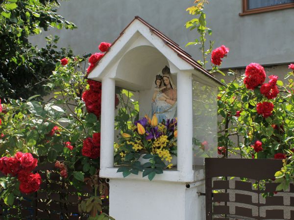 Łopienno, kapliczka.