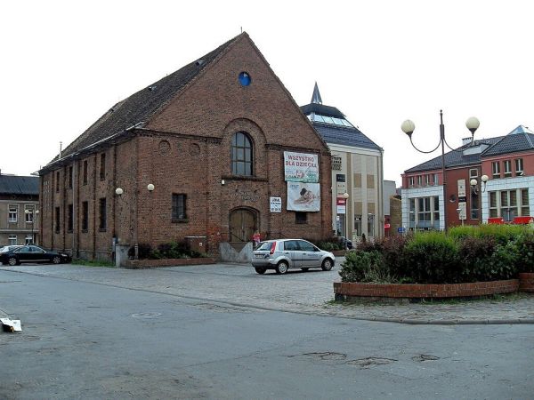 Była budowla sakralna, obecnie dom handlowy oraz Galeria Szwarc