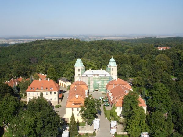 Zamek Książ - wybudowany w latach 1288-1292 przez księcia świdnicko-jaworskiego Bolka I Surowego . Od 1509 r. jako zastaw, a od 1605 r. wykupiony i wlasnosc dzi