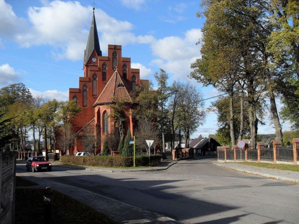 Kościół w Łęgu. Do roku 1981 Czarna Woda należała do tej parafii, więc do kościoła było przynajmniej 3 kilometry. W czasie stanu wojennego, trzeba było mieć prz