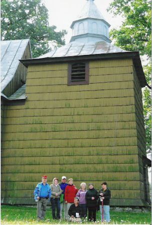 Obok kościoła pw. Narodzenia NMP i św. Wacława - z 1754r. Kościół stoi obok drogi - tzw. "Traktu Węgierskiego" - łączącej Przemyśl - Sanok - Rymanów  z terenami
