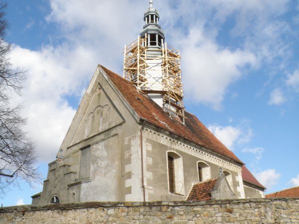 Remontowany kościółek w Borzygniewie