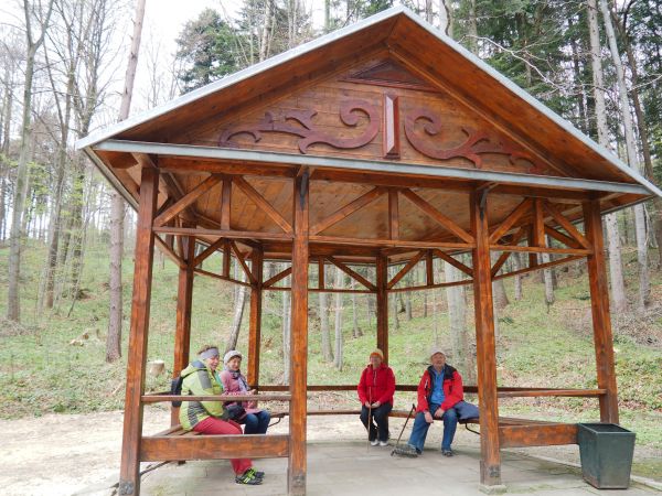 w altanie - przy pomniku historii i przyrody : "źródło Bełkotka". Pierwszą pracą poświęconą wyłącznie zdrojom iwonickim jest "Cenzura o wodzie iwonickiej" napis