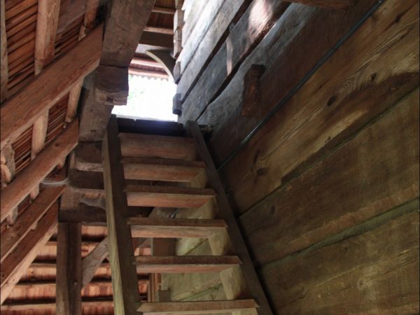 Cerkiew Narodzenia Przenajświętszej Bogurodzicy w Chotyńcu . Zbudowana w 1615 roku.